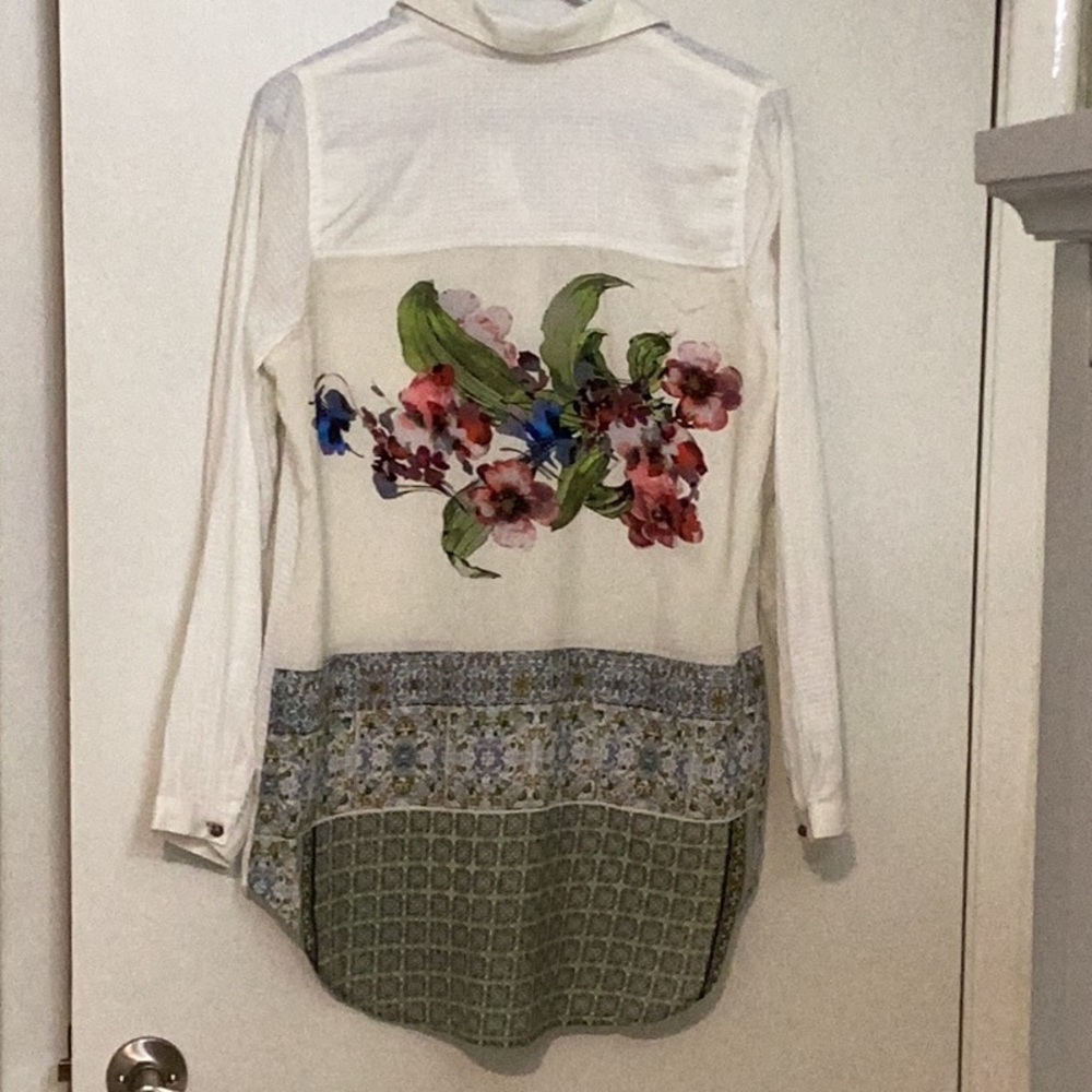 Soft Surroundings collared button-up blouse with gorgeous pattern on back, small